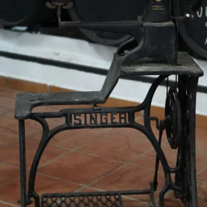Máquina coser mesa hierro Singer