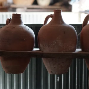 Lote cantarera y cántaros