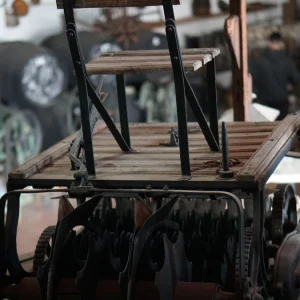 Trillo con cuchillas metálicas con silla