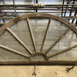 Ventana semicircular madera